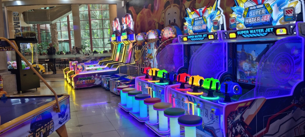 Campanha do Dia das Crianças do Manauara Shopping distribui brindes e sorteia vales-compras LEGO®️ de até R$4 mil